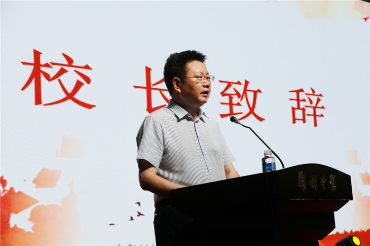 鄭州中學(xué)黨總支書記、校長高正起致辭.jpg