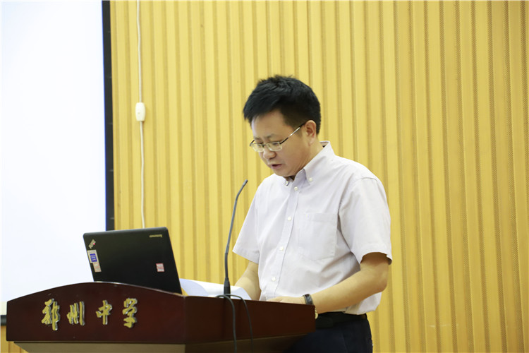 2鄭州中學(xué)黨總支書記、校長(zhǎng)高正起講話.JPG