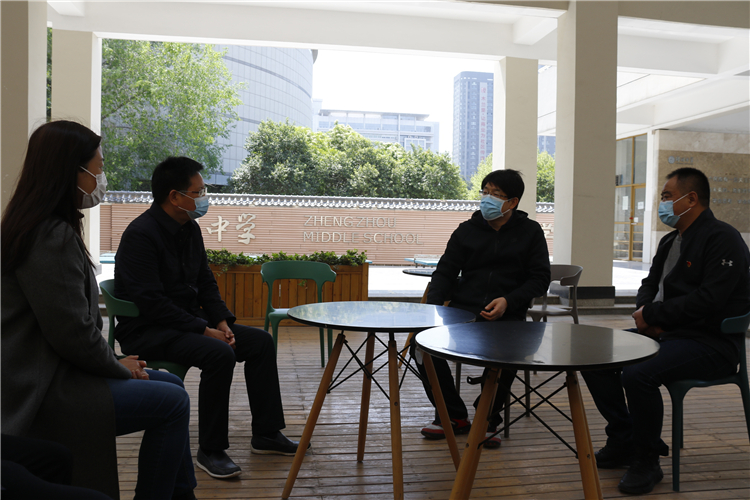 鄭邦山廳長與鄭州中學(xué)教職工親切座談.JPG