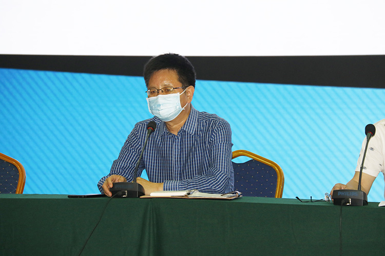 鄭州中學黨委書記、校長高正起做動員講話.JPG