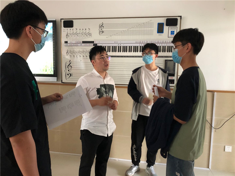 課后與老師交流.jpg