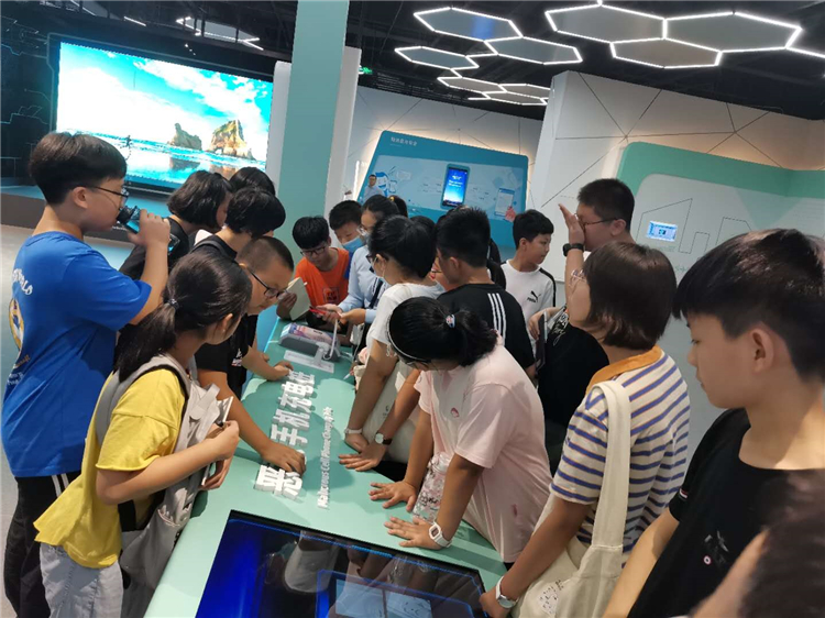 動手體驗(yàn)高科技.jpg