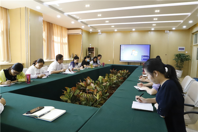 鄭州中學黨委委員、校長助理田玉寶安排部署國際部新學期德育工作.JPG