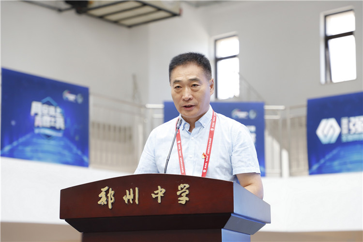 鄭州中學(xué)黨委副書記、副校長薛善廣致辭.JPG