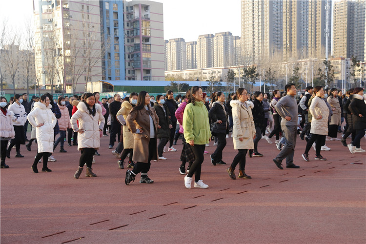 活動(dòng)前熱身.JPG