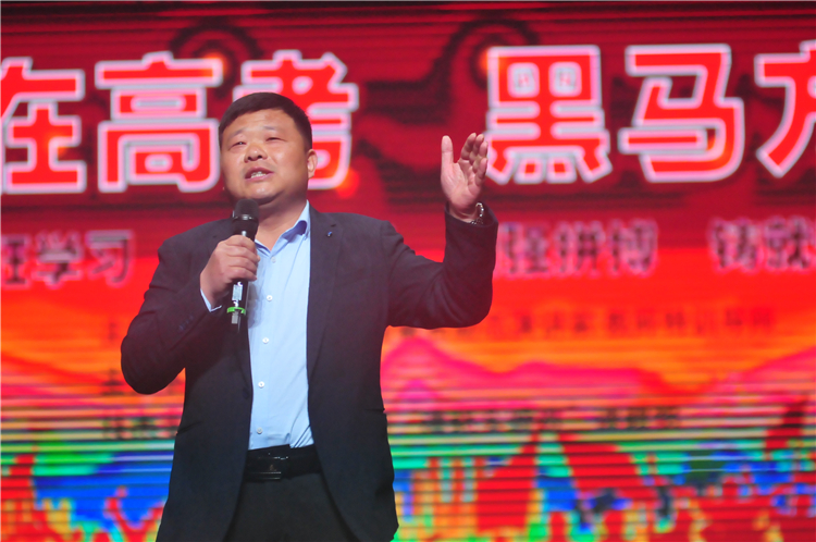 全國(guó)著名勵(lì)志演講家李洪鳴激情演說(shuō).JPG