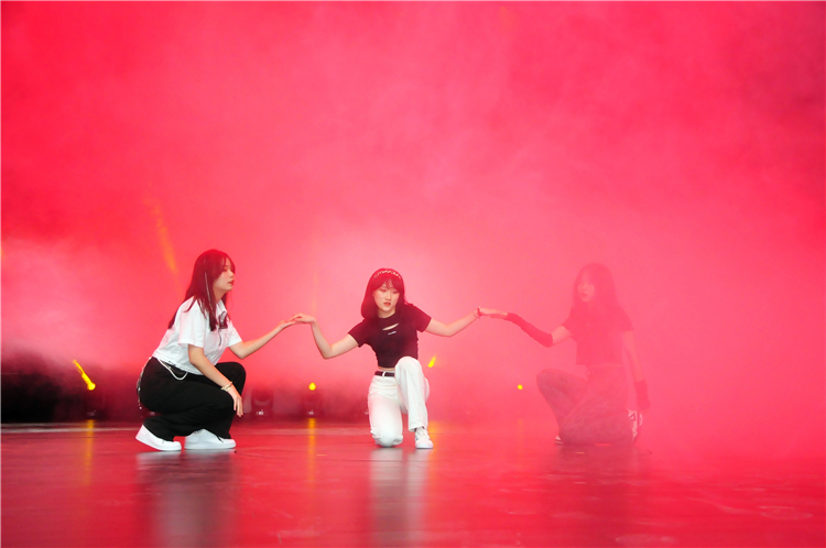 國(guó)際部舞蹈《Blink》.jpg