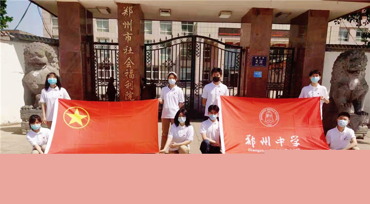 志愿者合影留念.jpg