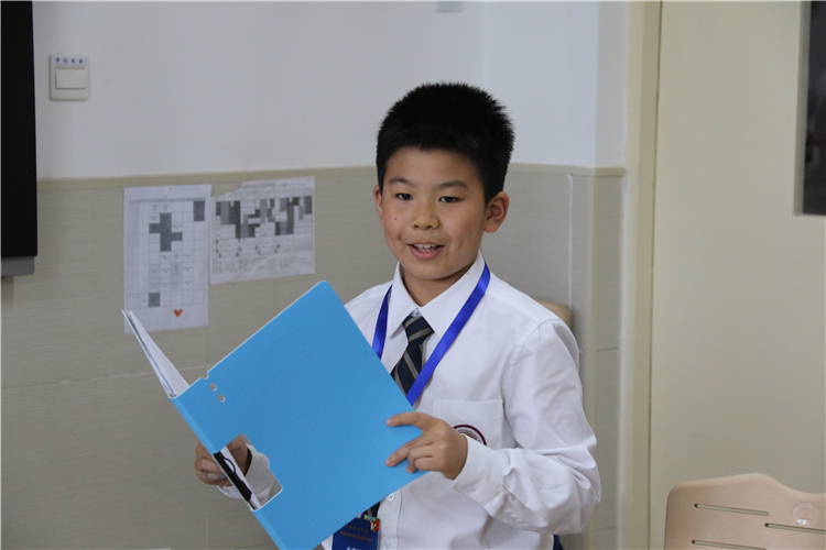 小小少年勇敢陳述觀點(diǎn).JPG