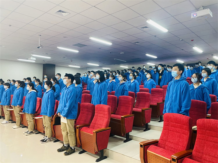 全體同學(xué)奏唱共青團團歌.jpg