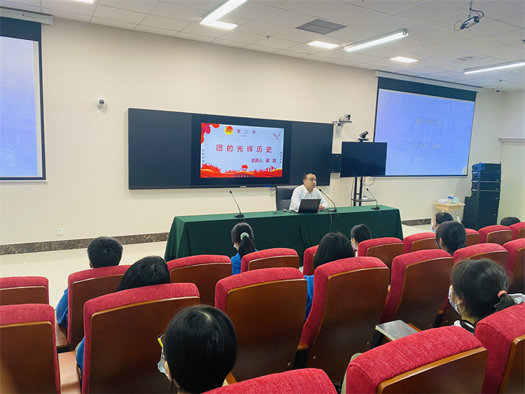 梁爽老師專題講座.jpg