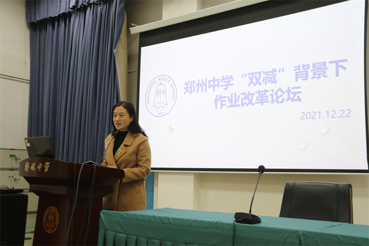 副校長(zhǎng)李蘭做總結(jié)發(fā)言.JPG