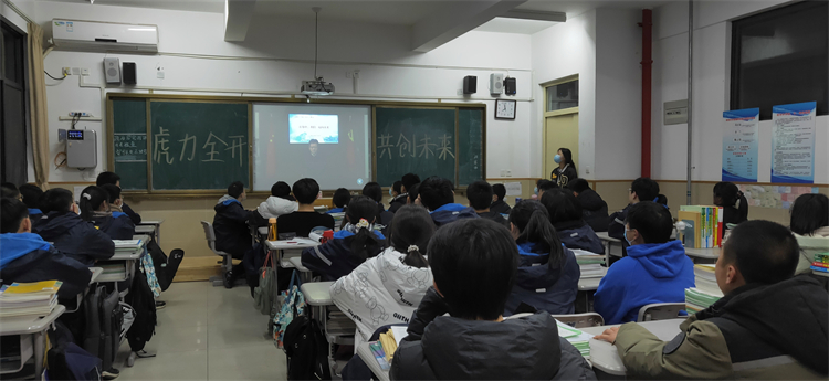 聆聽校長講話.jpg