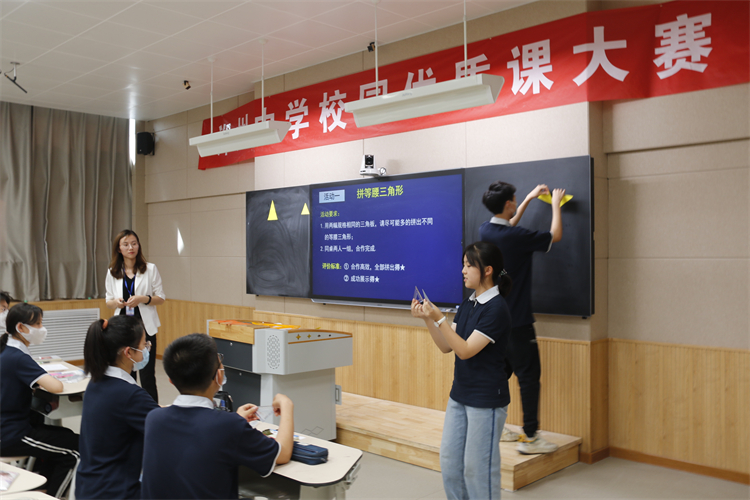 圖片1 孟亞女老師數(shù)學(xué)課堂學(xué)生主動(dòng)參與、積極探索.JPG