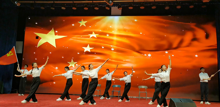 圖6：七年級七18班 七19班情景劇《無畏少年》.jpg