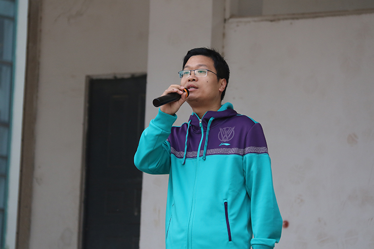 圖2：鄭州中學(xué)初中部學(xué)生發(fā)展與服務(wù)中心副主任張迎賓作動(dòng)員講話.jpg