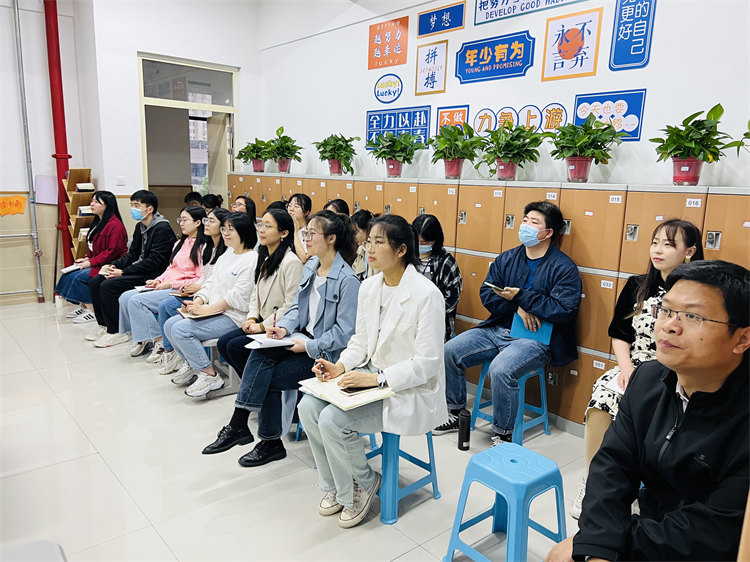 圖片一 所有班主任觀摩班會(huì).jpg