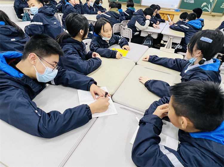 圖片六 苗新蕊老師小組活動(dòng).jpg