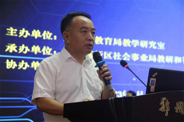 圖片3-鄭州中學(xué)黨委副書記李文增致歡迎詞.jpg