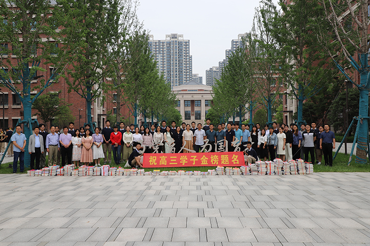 圖十   全體見(jiàn)證方合影留念.JPG