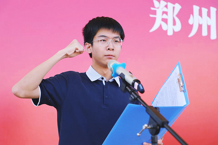 圖三：學生代表發(fā)言.jpg