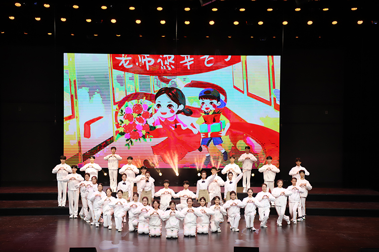 圖片21：歌伴舞《每當我悄悄走到你窗前》.JPG