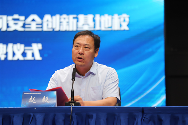 圖片2：高新區(qū)黨工委委員、管委會副主任趙毅主持儀式.JPG