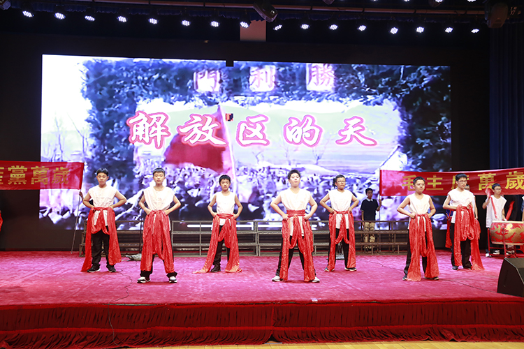圖片8：學(xué)生們雄姿英發(fā)，朝氣蓬勃.JPG
