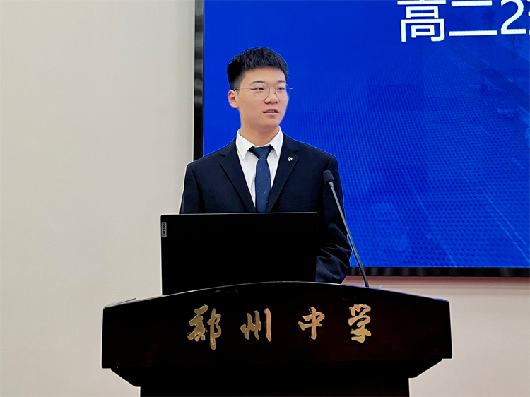 圖6高二2班李文皓同學演講.jpg