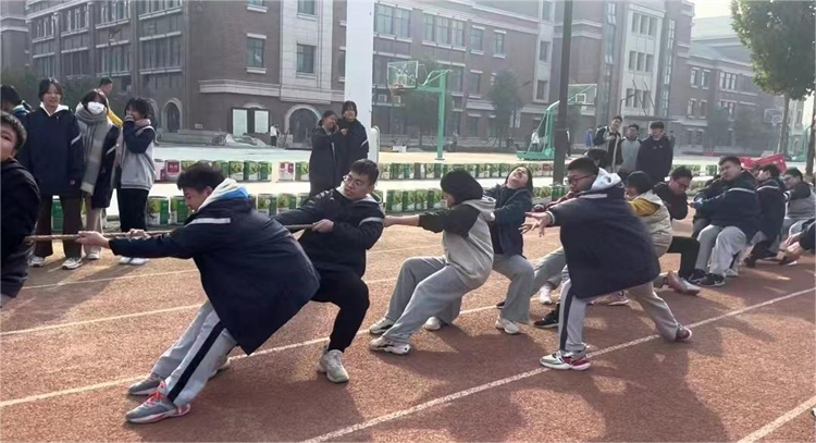 圖片2：拔河比賽現(xiàn)場.jpg