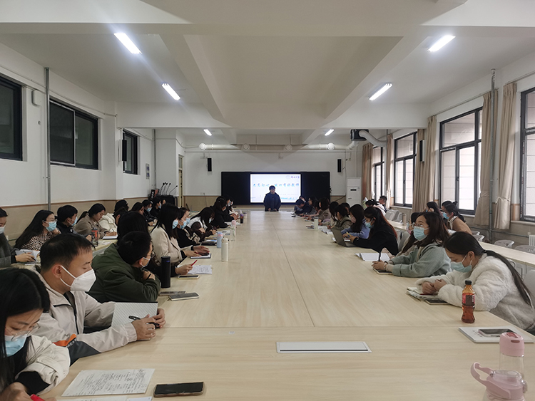圖1 青年教師培訓(xùn)會(huì)開(kāi)始.jpg