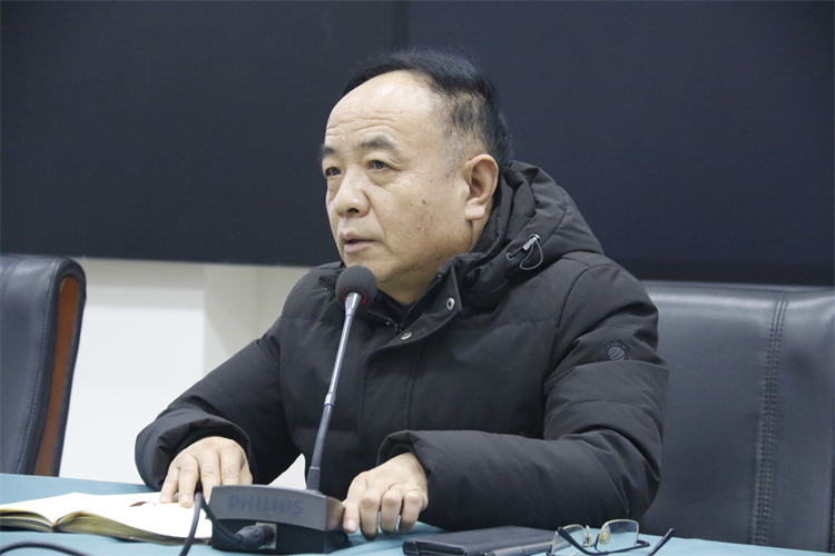 圖片3：黨委副書記李文增指出加強安全工作、師德師風(fēng)建設(shè)工作的現(xiàn)實意義.JPG