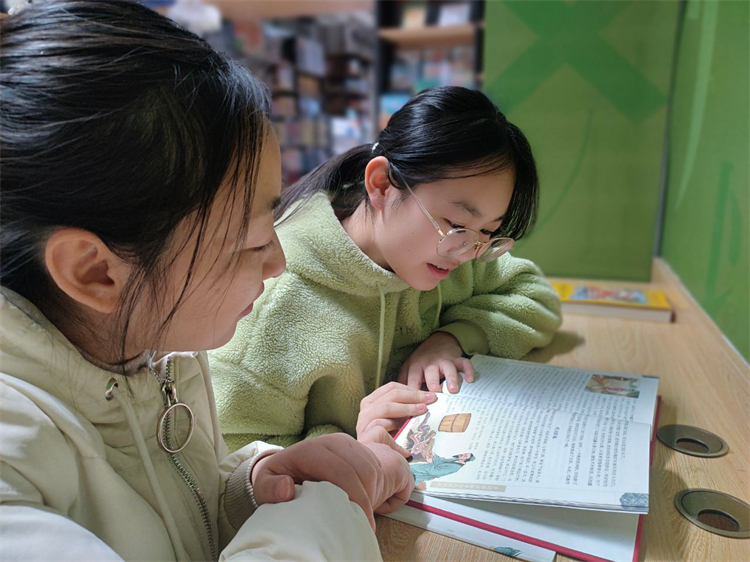 圖片19：親子共讀，其樂融融.jpg