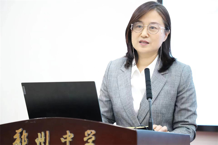 圖五 黨委副書記、校長李蘭點評.jpg