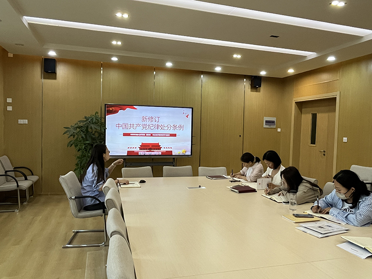 圖片3參會(huì)教師認(rèn)真聽講.JPG