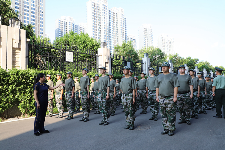 圖片1 軍容整肅，目光堅毅.JPG