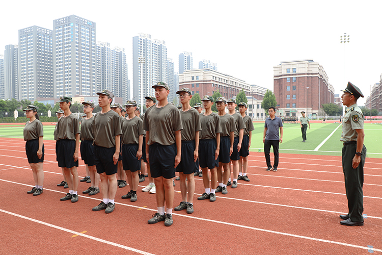 圖片2  身姿挺拔，軍容整肅.JPG