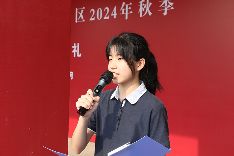 圖片5：學生代表楊雯軻同學發(fā)言.JPG