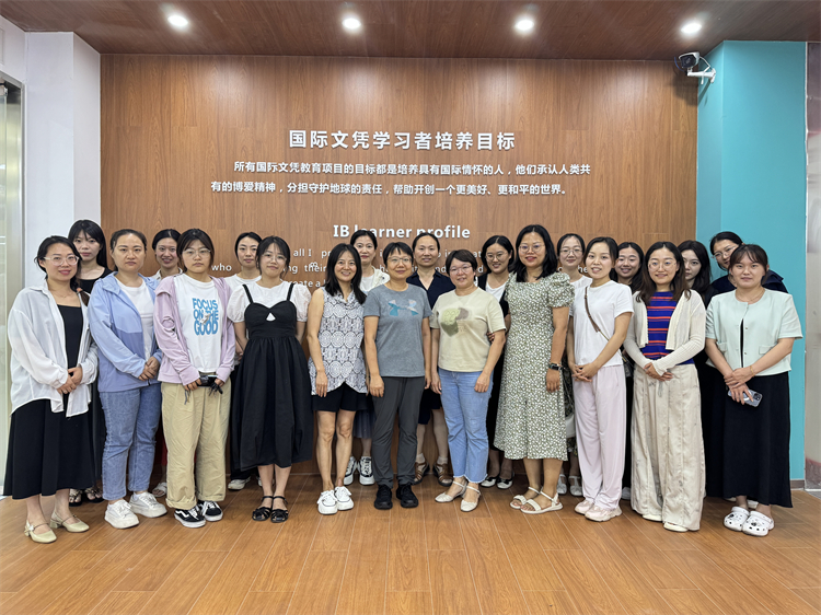 圖片3：2024年暑假，國(guó)際文憑項(xiàng)目組骨干教師團(tuán)隊(duì)培訓(xùn)合影.jpg