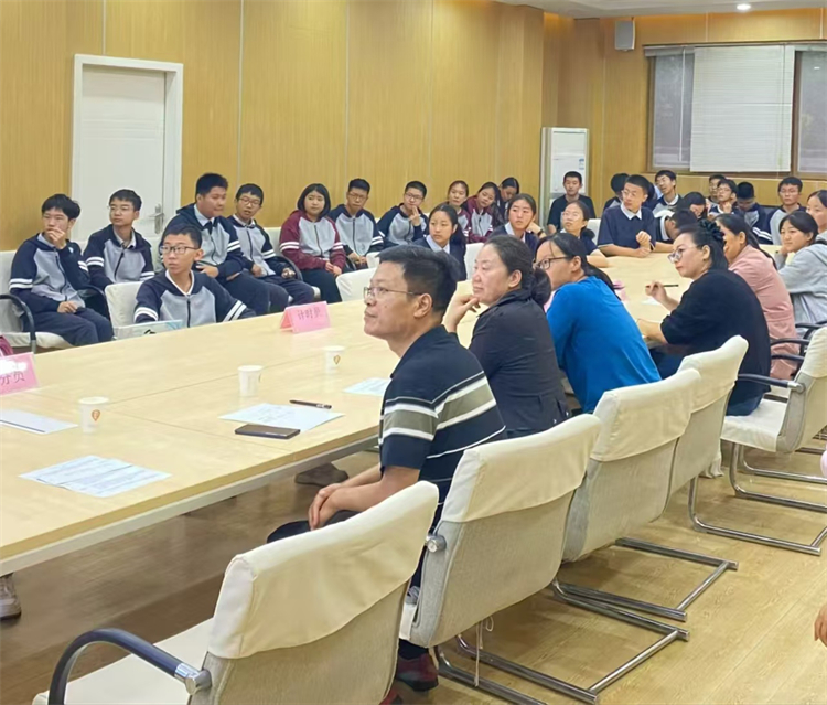 圖片1：成果匯報活動現場.jpg