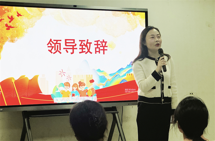 圖片4：鄭州中學黨委委員、副校長韓穎點評.jpg