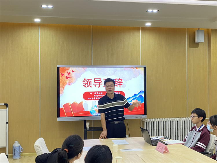 圖片5：櫻花街校區(qū)學生發(fā)展處主任張迎賓點評.jpg