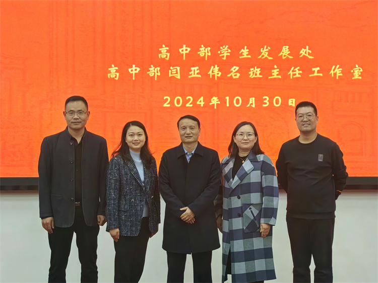 圖片六  與會領(lǐng)導和張建濤老師合影留念.jpg