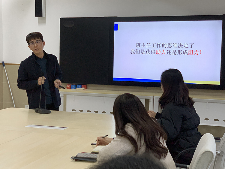 圖片3：八年級班主任代表馬偉超進行分享.JPG