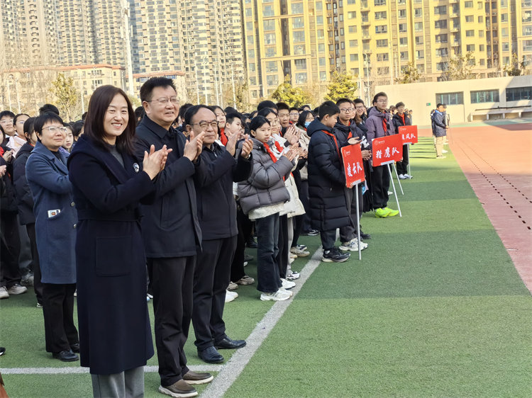 圖11 報以熱烈掌聲.jpg