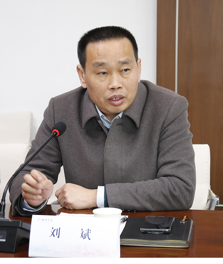 鄭州中學八一校區(qū)黨總支書記劉斌點評（1）.JPG
