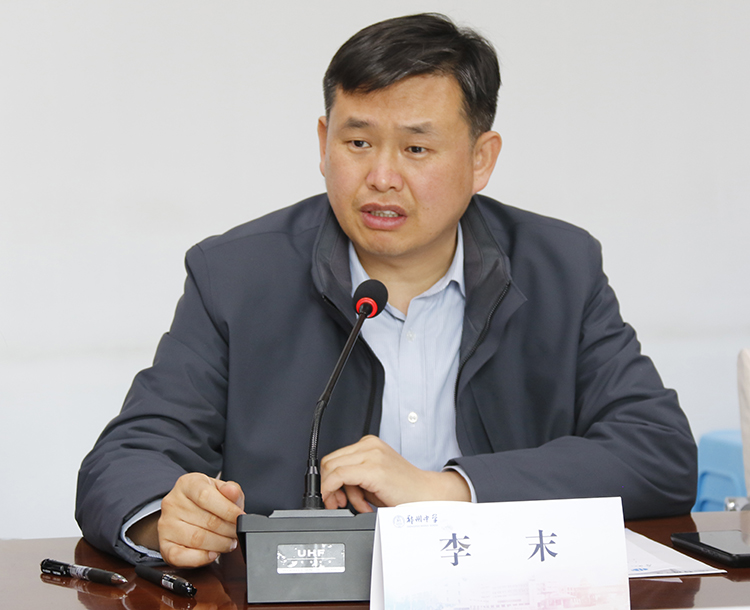 鄭州中學八一校區(qū)校長李末點評（2）.JPG